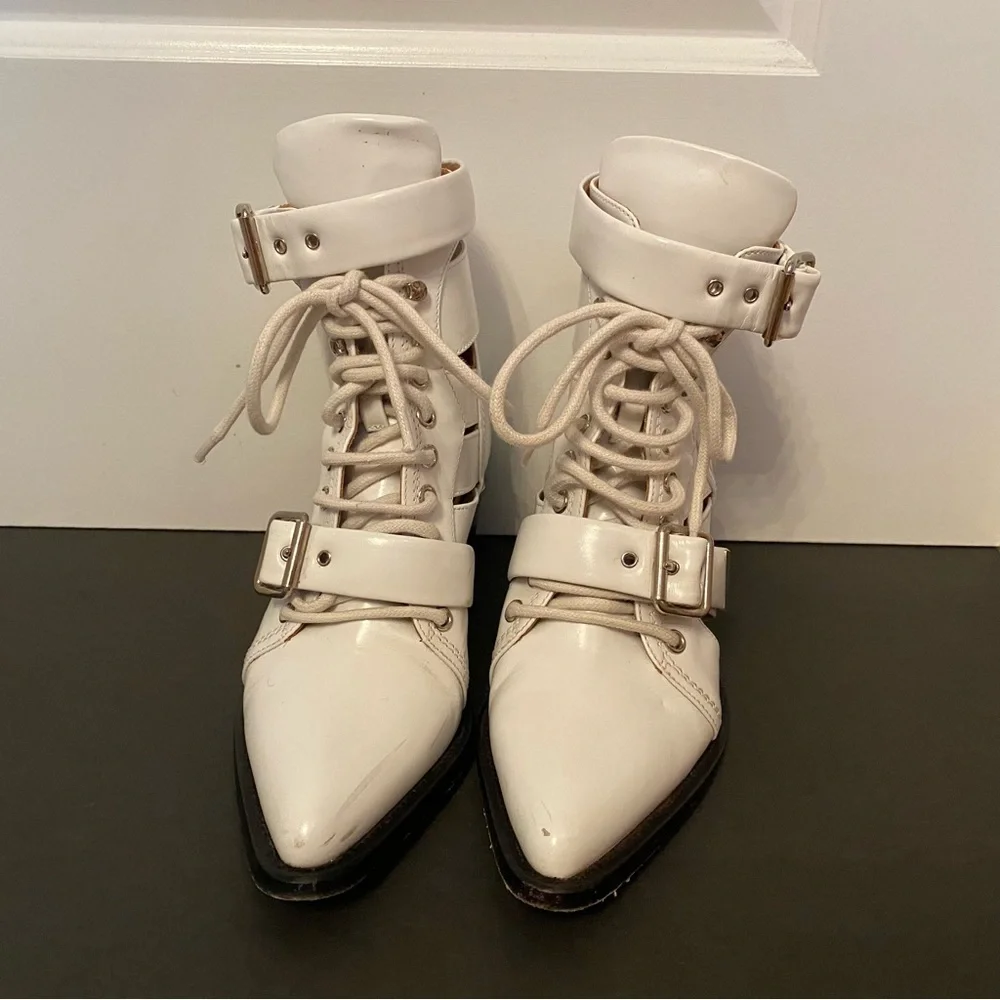 CHLOE SHOES ANKLE BOOTS BOOTIE WHITE GLOSSY LEATHER CUT OUT LACE UP BUCKLE 36.5
